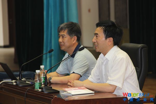 清華大學(xué)環(huán)境學(xué)院副院長左劍惡教授回母校講學(xué)