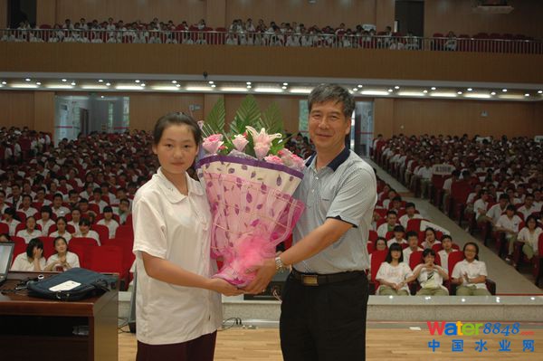 清華大學(xué)環(huán)境學(xué)院副院長左劍惡教授回母校講學(xué)