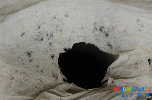 鄭州男童墜入無蓋窨井42小時(shí) 尸體在污水處理廠找到
