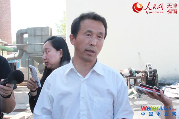 津河乳業設備部部長高成里接受采訪（攝影：王嚴）