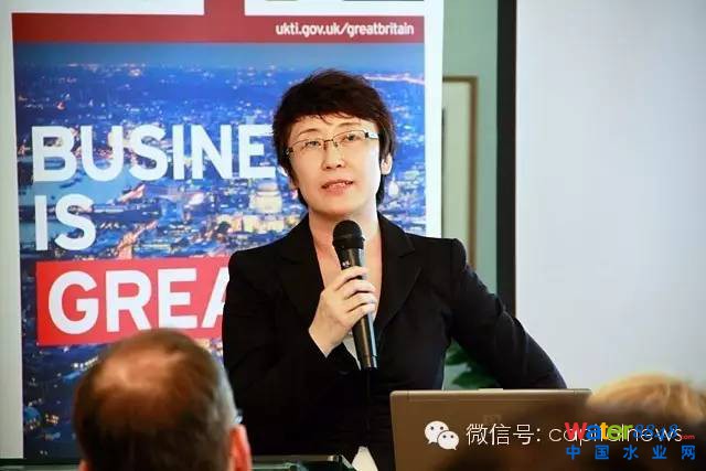 由于工作關系,長安街知事(微信ID:Capitalnews)與黃艷多有接觸,她著裝十分簡樸,幾乎從不戴配飾。平日里,她經常在單位加班,委里的工作人員常常能夠在食堂看見她的身影,她與大家一樣端盤子排隊打菜,吃的也很簡單,多是醋溜土豆絲這樣的素食。
