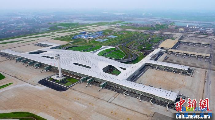 圖為,中建三局承建武漢機場項目 鐘三軒 攝 圖為,中建三局承建武漢機場項目 鐘三軒 攝