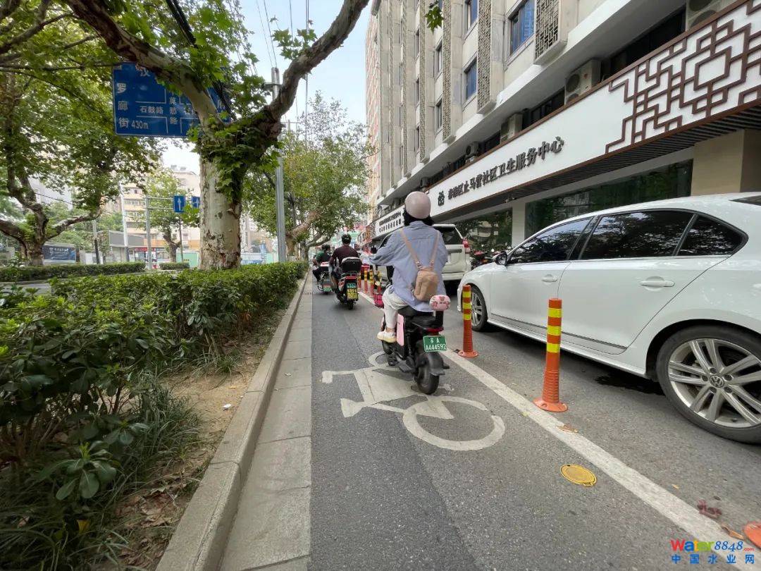 莫愁路市婦幼保健院門前小微堵點改造后。南京日報/紫金山新聞記者 何鋼 攝